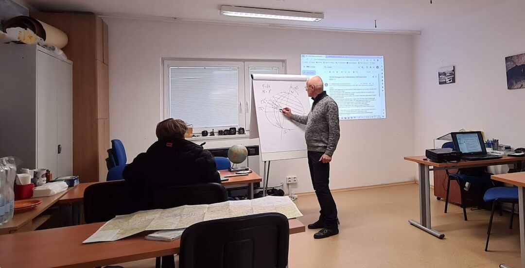 Výuka teorie ve Slováckém aeroklubu 2025
